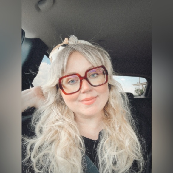 Meet your Posher, Sarah - Picture 2 of 2